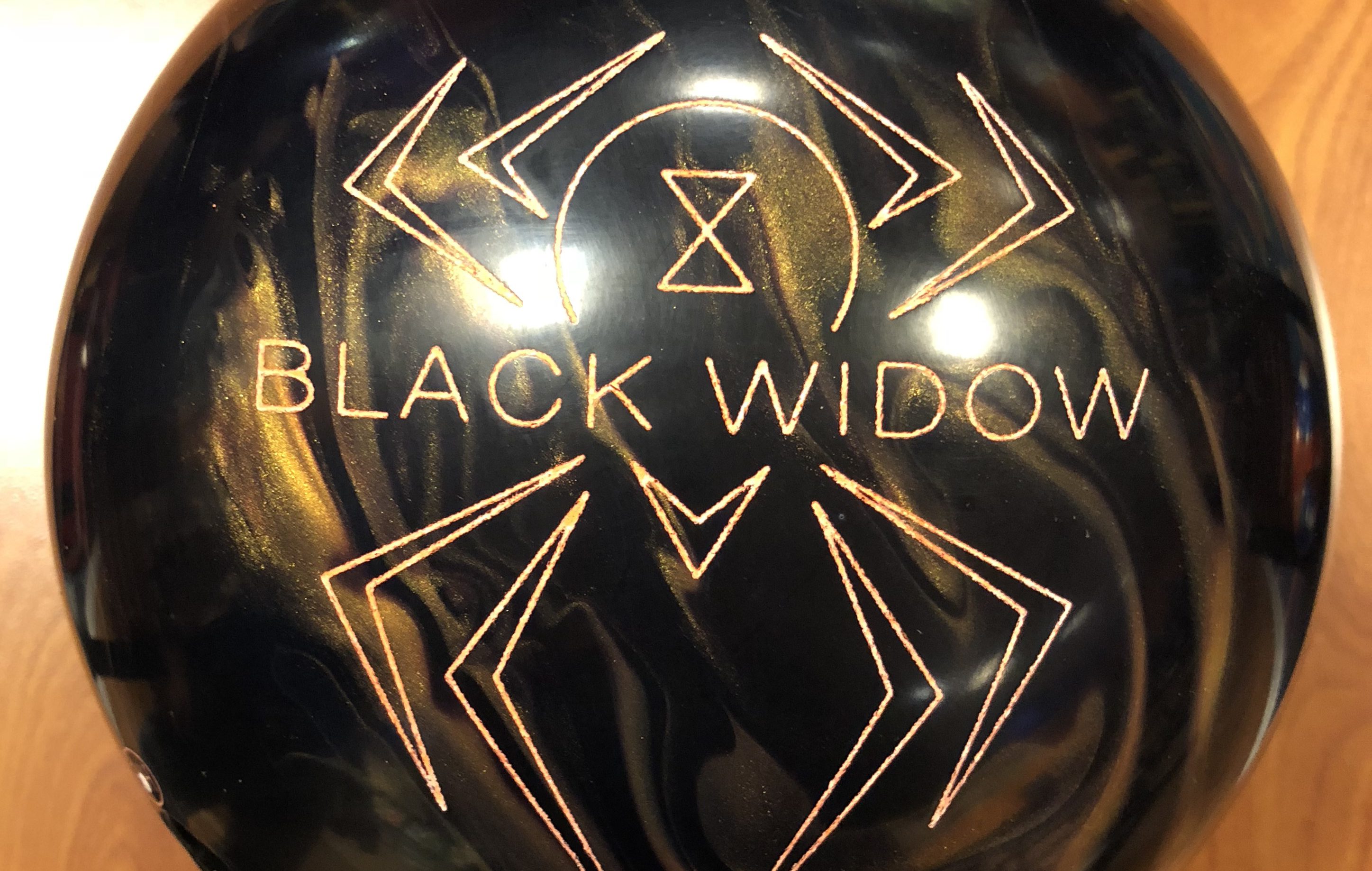 Hammer Black Widow Black/Gold Bowling Ball